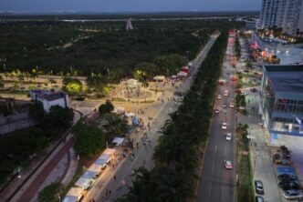 Todo un éxito el primer paseo cancunense nocturno