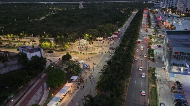 Todo un éxito el primer paseo cancunense nocturno