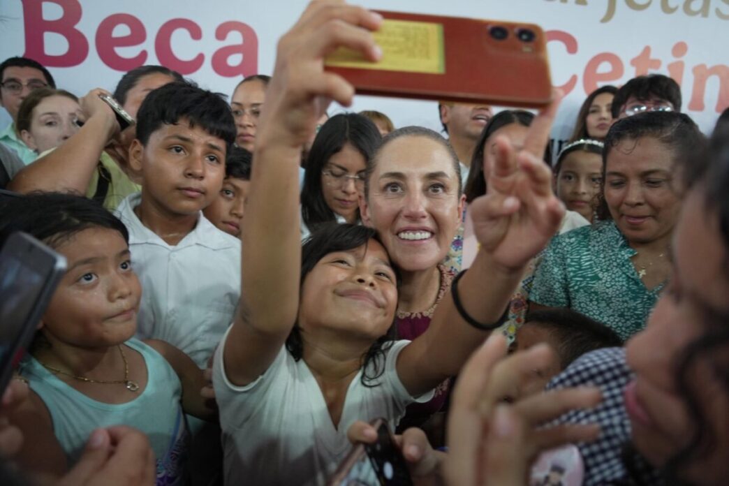 Claudia Sheinbaum impulsa la Beca Rita Cetina a estudiantes de Chiapas