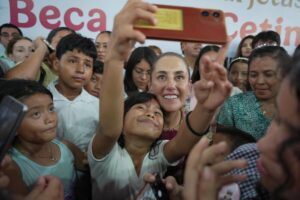 Claudia Sheinbaum impulsa la Beca Rita Cetina a estudiantes de Chiapas