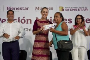 Claudia Sheinbaum entrega pensión Mujeres Bienestar