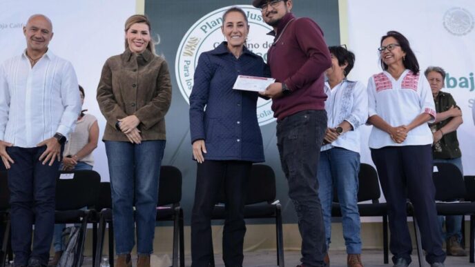 Claudia Sheinbaum incia entrega de 36 mil tarjetas de mejoramiento de vivienda a trabajadores agrícolas de San Quintín