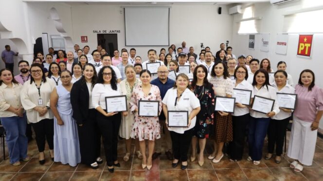 Celebra IEQROO trayectoria, compromiso y entrega de su personal por años de servicio