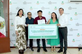 Chofer salva a niño y recibe reconocimiento