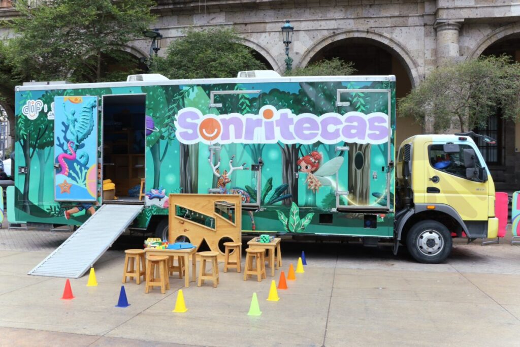 Sonritecas refuerzan protección infantil en Fan Fest