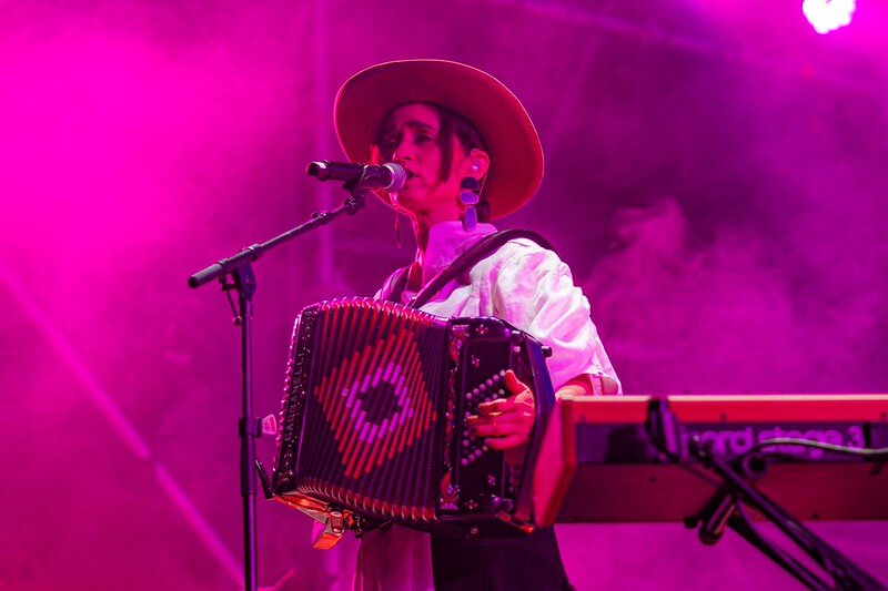 Julieta Venegas reúne a miles en Puerto Vallarta