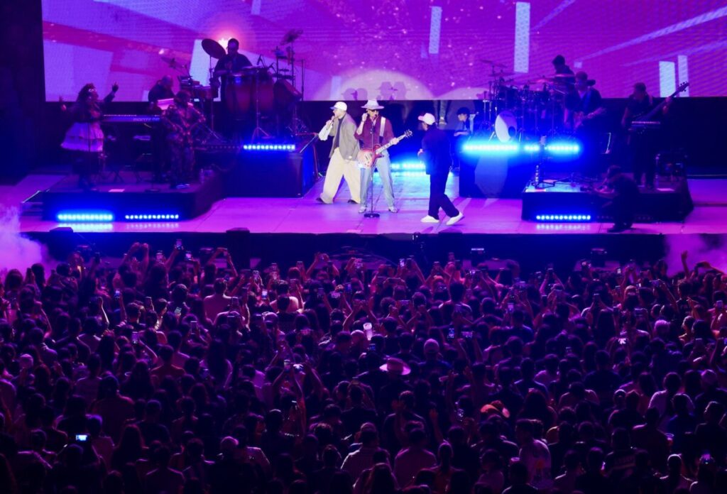 Aterciopelados y Piso 21 reúnen a miles en Guadalajara