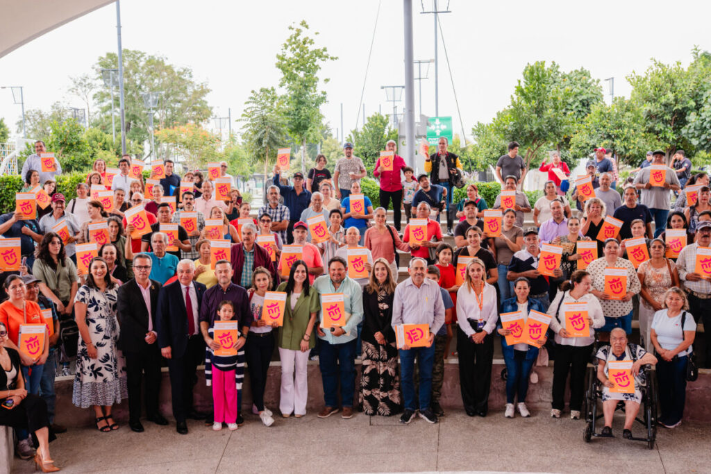 Zapopan entrega 100 títulos de propiedad