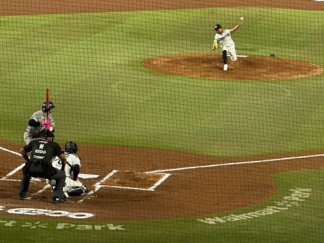 Se estrenan con derrota los Tigres en los “superlunes de beisbol”