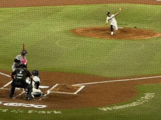 Se estrenan con derrota los Tigres en los “superlunes de beisbol”