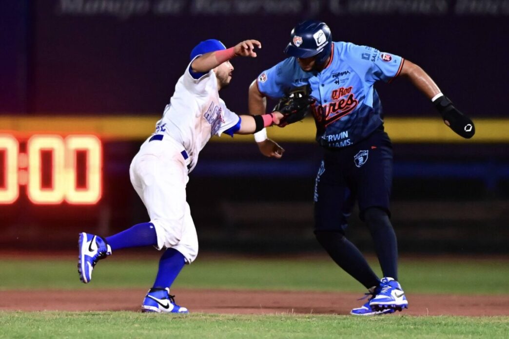 Monclova vence a Tigres en juego de 10 entradas