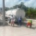 Dan mantenimiento con desagüe en calles de Holbox