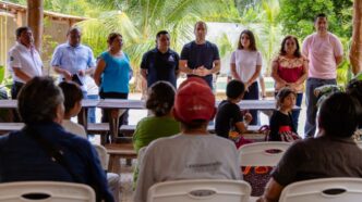 Vecinos de Francisco Uh May participan en la planeación del desarrollo comunitario