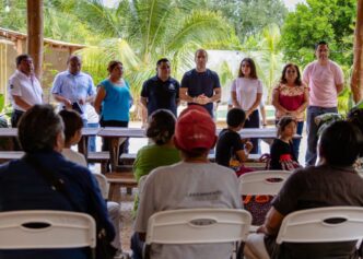 Vecinos de Francisco Uh May participan en la planeación del desarrollo comunitario