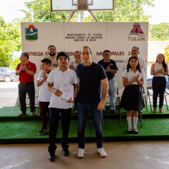 Mil becas impulsan la educación en Tulum