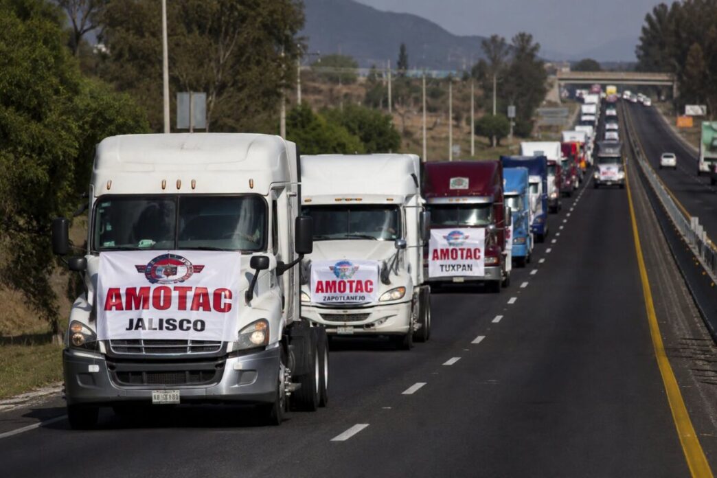 Gobierno Federal y AMOTAC alcanzan acuerdo; transportistas cancelan movilizaciones y bloqueos