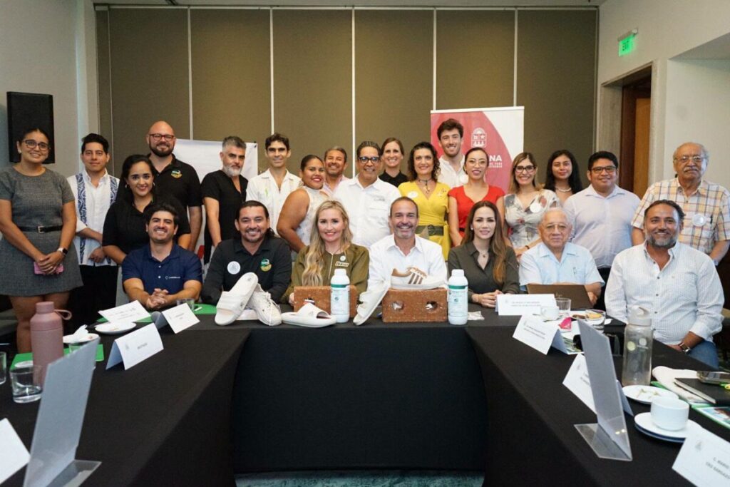 Fortalece SEDE la vinculación comercial para impulsar la innovación y el aprovechamiento del sargazo en Quintana Roo