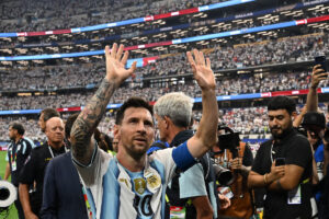 Messi rompe el récord histórico de goles en el certamen y deja a Klose atrás