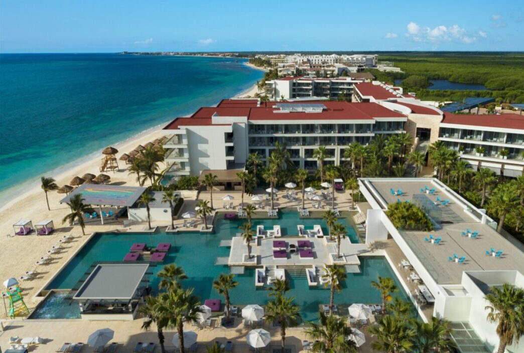 La industria hotelera evoluciona hacia modelos que priorizan la personalización y las experiencias memorables. En este escenario, Breathless Riviera Cancún Resort & Spa se con