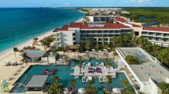 La industria hotelera evoluciona hacia modelos que priorizan la personalización y las experiencias memorables. En este escenario, Breathless Riviera Cancún Resort & Spa se con