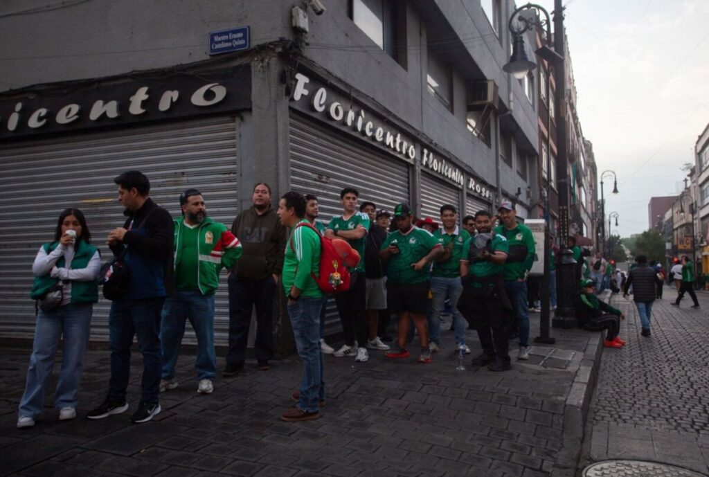 Caos y contraste en el Zócalo: abre el Fan Fest del Mundial entre cierres masivos del Metro y protestas de la CNTE