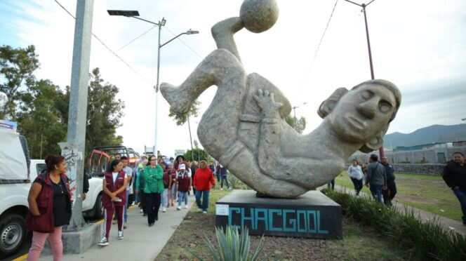 Esculturas mundialistas de Ecatepec asombran a propios y extraños