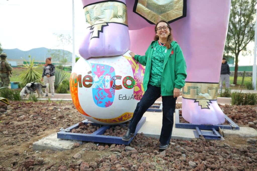 Esculturas mundialistas de Ecatepec asombran a propios y extraños