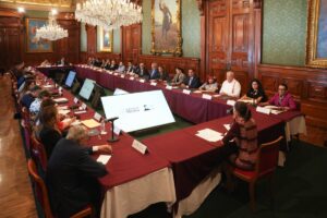 Claudia Sheinbaum evalúa avances del IMSS-Bienestar con gobernadores en Palacio Nacional