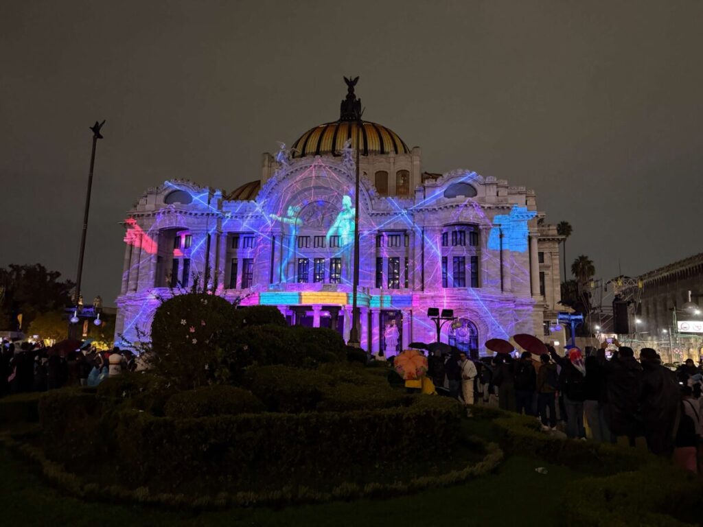 “México, Ciudad que Baila”: Bellas Artes se convirtió en lienzo de luz con videomapping gratuito