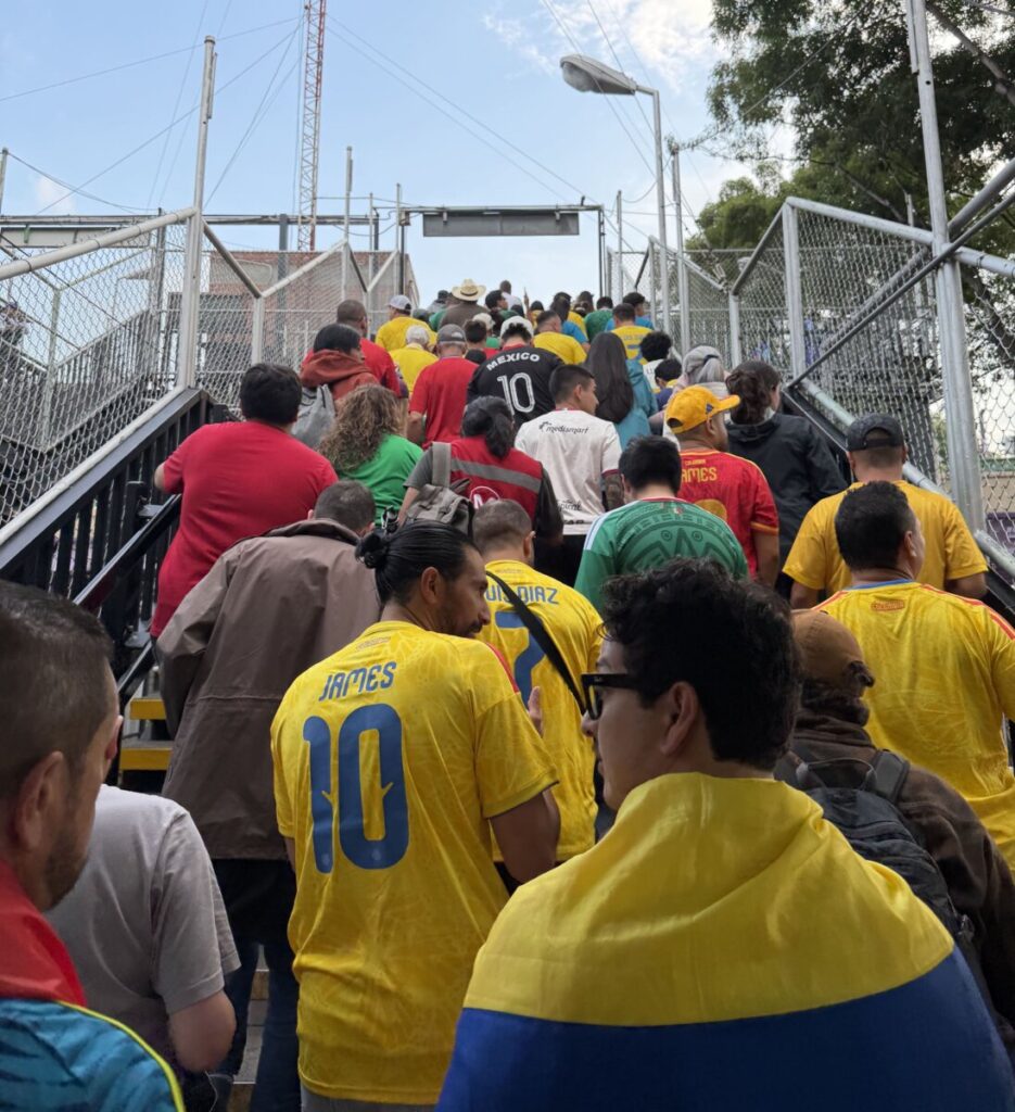 Una noche colombiana en el Azteca: crónica del debut de Los Cafeteros en el certamen