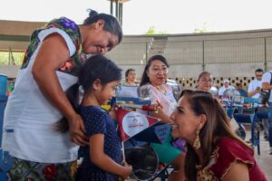 Mara Lezama entrega apoyos solicitados en “La Voz del Pueblo” a más de 200 familias del sur de Quintana Roo