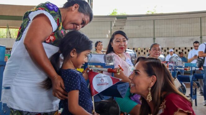 Mara Lezama entrega apoyos solicitados en “La Voz del Pueblo” a más de 200 familias del sur de Quintana Roo