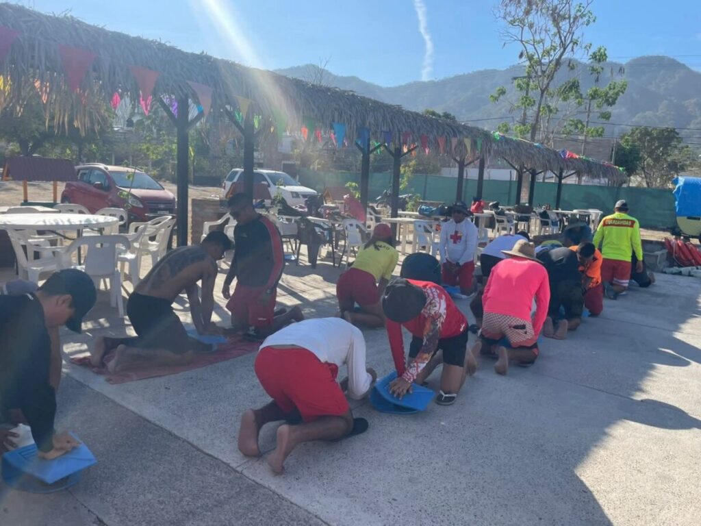Guardavidas refuerzan su preparación