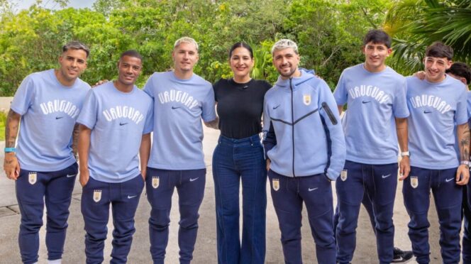 Estefanía Mercado y Mara Lezama dan la bienvenida a la Selección de Uruguay a Playa del Carmen