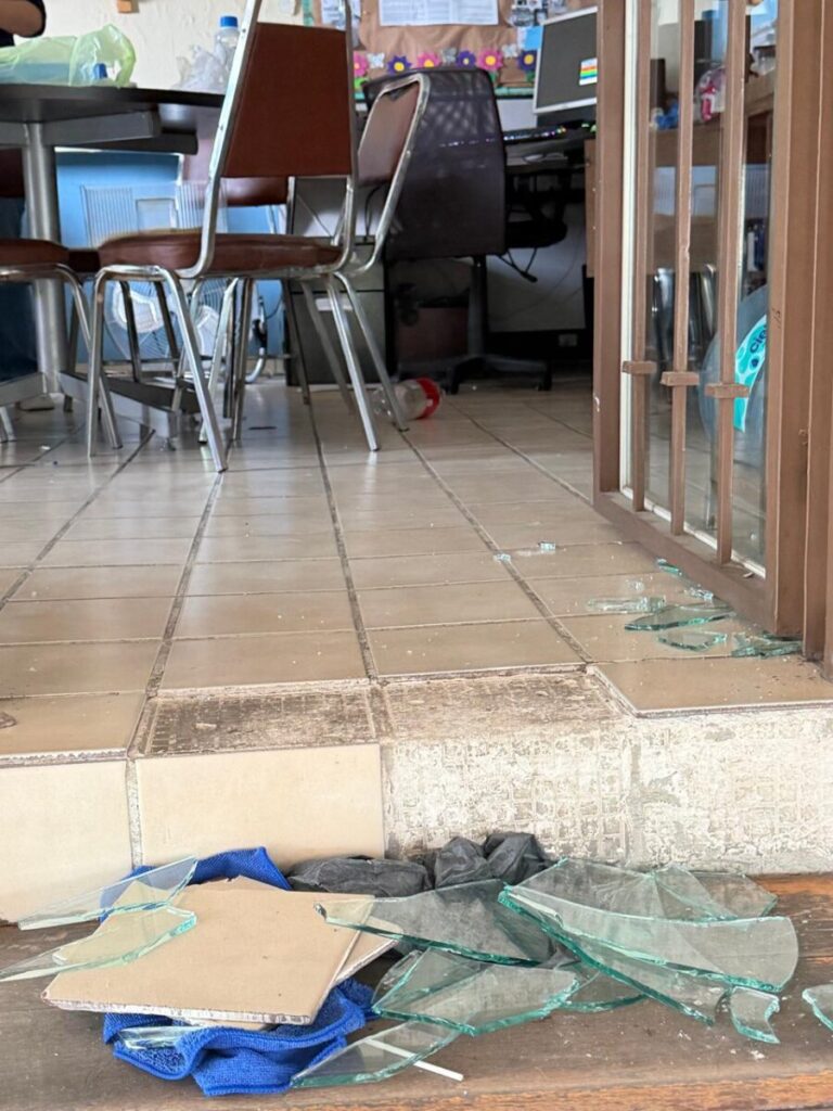 Destroza módulo y lo detienen