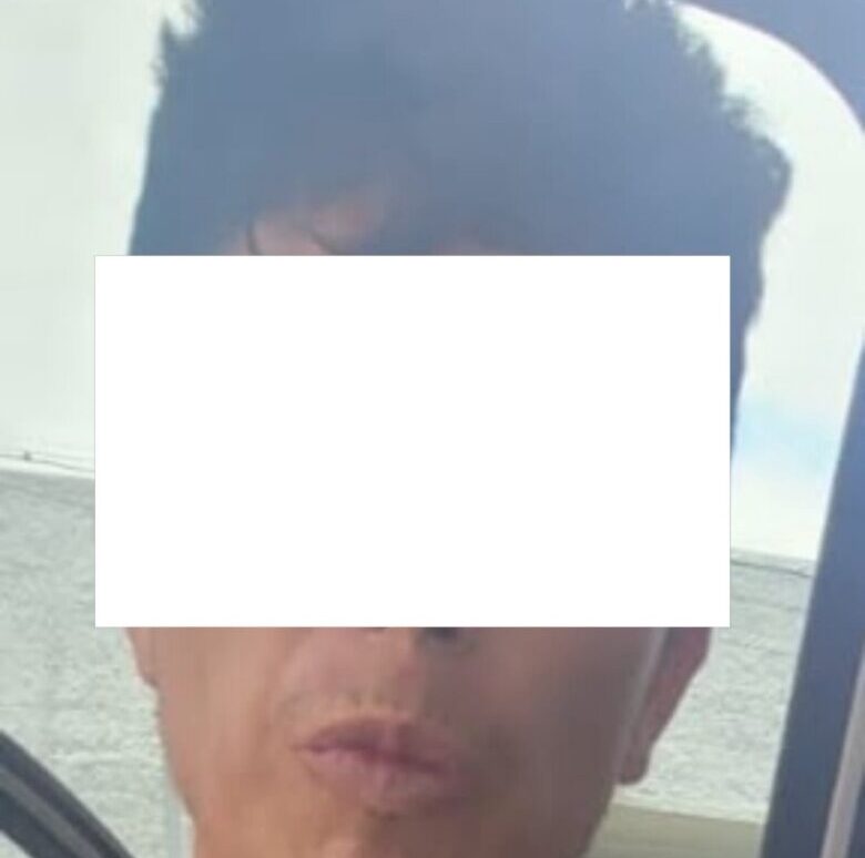 Destroza módulo y lo detienen