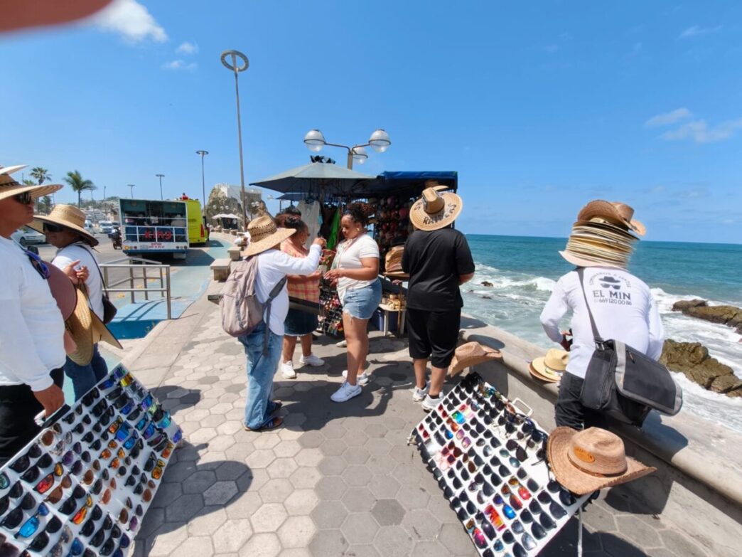 Cruceristas dinamizan actividad turística y económica de Mazatlán