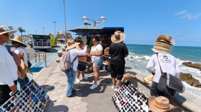 Cruceristas dinamizan actividad turística y económica de Mazatlán