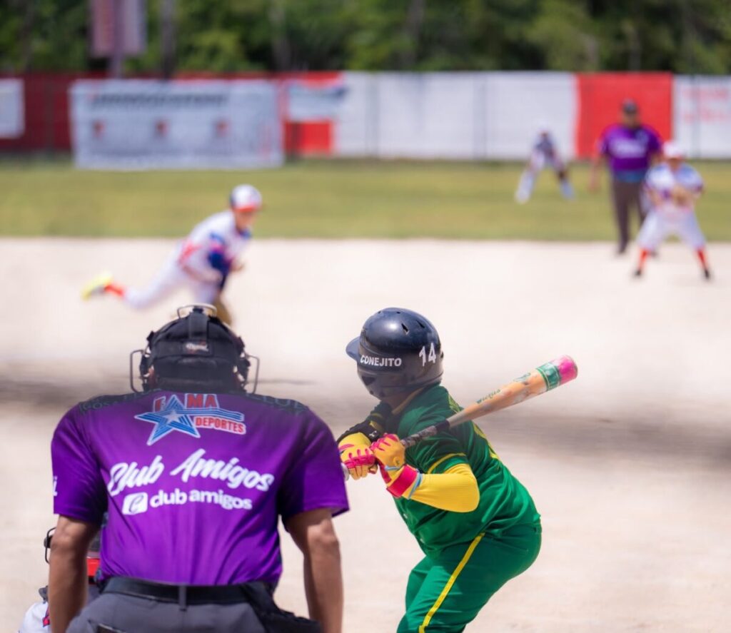 Chacón respalda al deporte local y celebra triunfo de Taxistas Jr. en la gran final de la Liga Riviera Maya