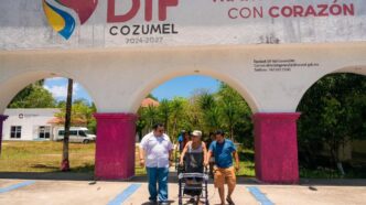 Chacón en coordinación con la Beneficencia Pública del Estado acerca más beneficios a las familias cozumeleñas