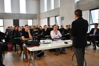 Capacitan a policías en Jalisco