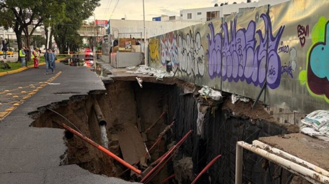 Socavón afecta suministro de agua en Zapopan