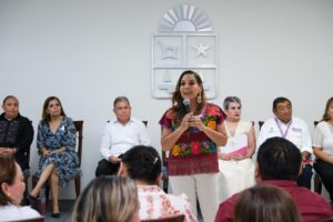 Reconoce Mara Lezama la vocación y trayectoria de 457 servidoras y servidores públicos de Quintana Roo