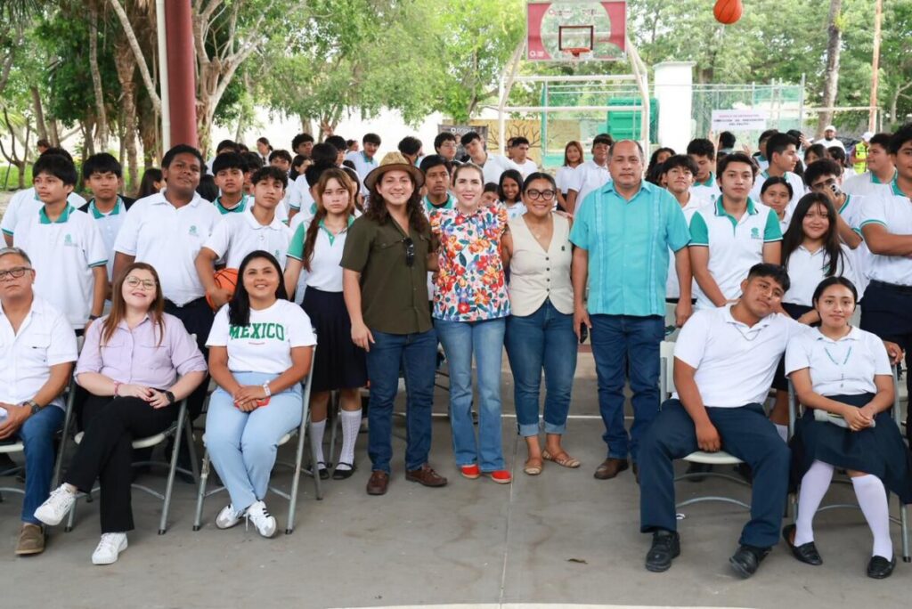 Atenea Gómez Ricalde comparte experiencias con las juventudes a través del foro “Jóvenes con Rumbo”
