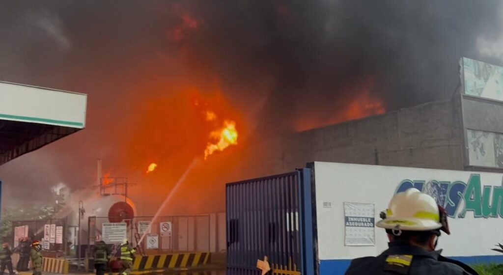 Controlan incendio en bodega de Álamo Industrial
