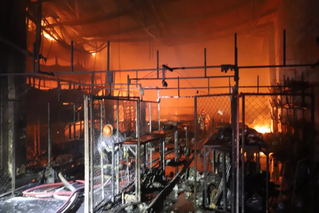 Controlan incendio en bodega de Álamo Industrial