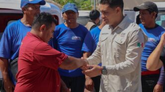 Eduardo Asencio fortalece alianza con mototaxistas para proteger a la niñez de Puerto Aventuras.
