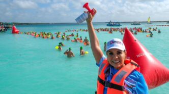 Encabeza Mara Lezama el XX Maratón de Aguas Abiertas de Bacalar; más de mil 500 nadadores