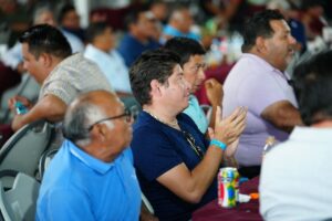 Chacón reconoce a los padres trabajadores del Ayuntamiento por su compromiso con el pueblo