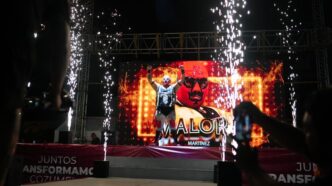 Chacón festeja a papá en su día con sensacional función de lucha libre